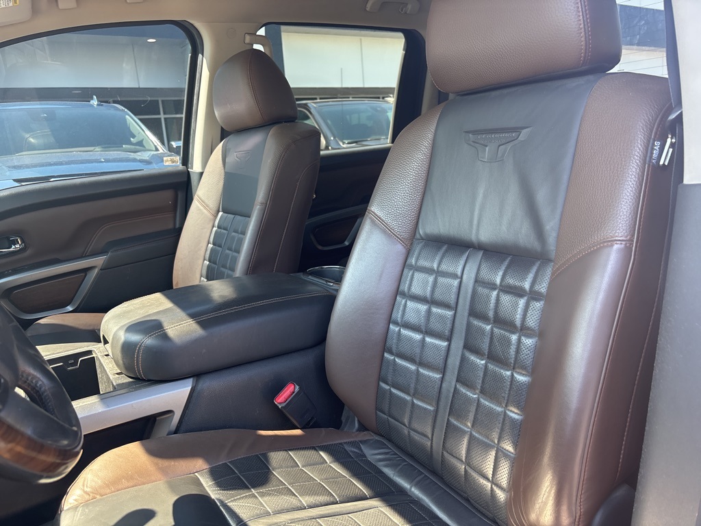 2016 Nissan Titan Crew Cab Platinum Reserve photo 10