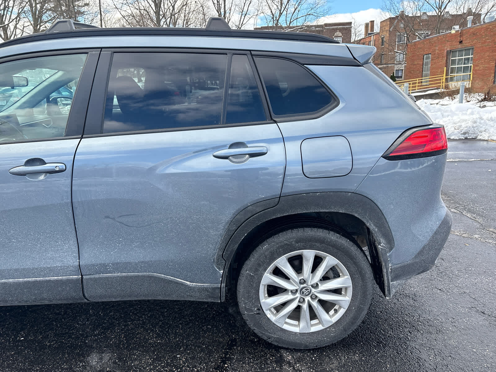 2024 Toyota Corolla Cross LE photo 3