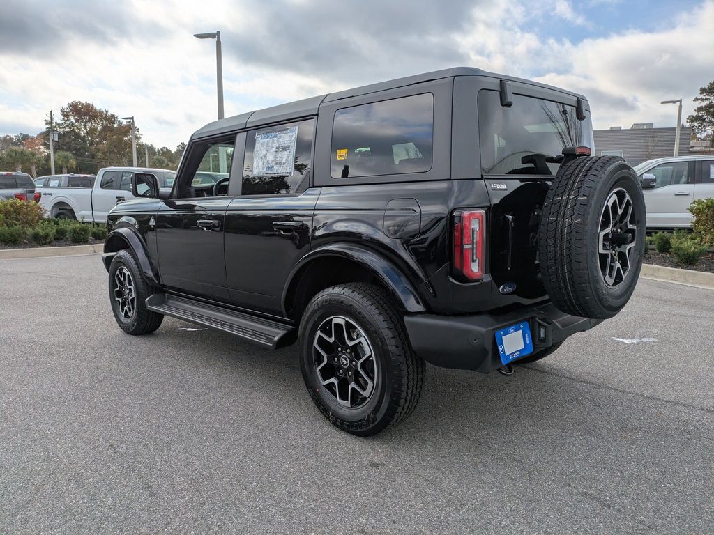 2025 Ford Bronco Outer Banks photo 4