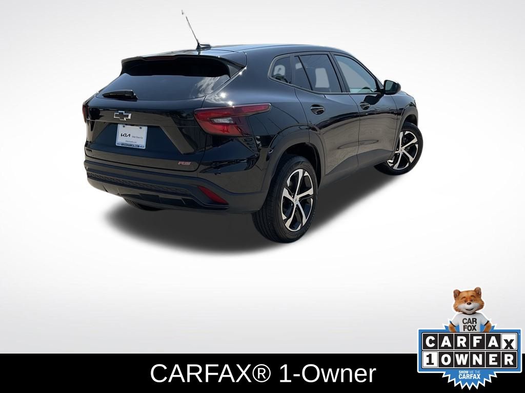 2025 Chevrolet Trax photo 2