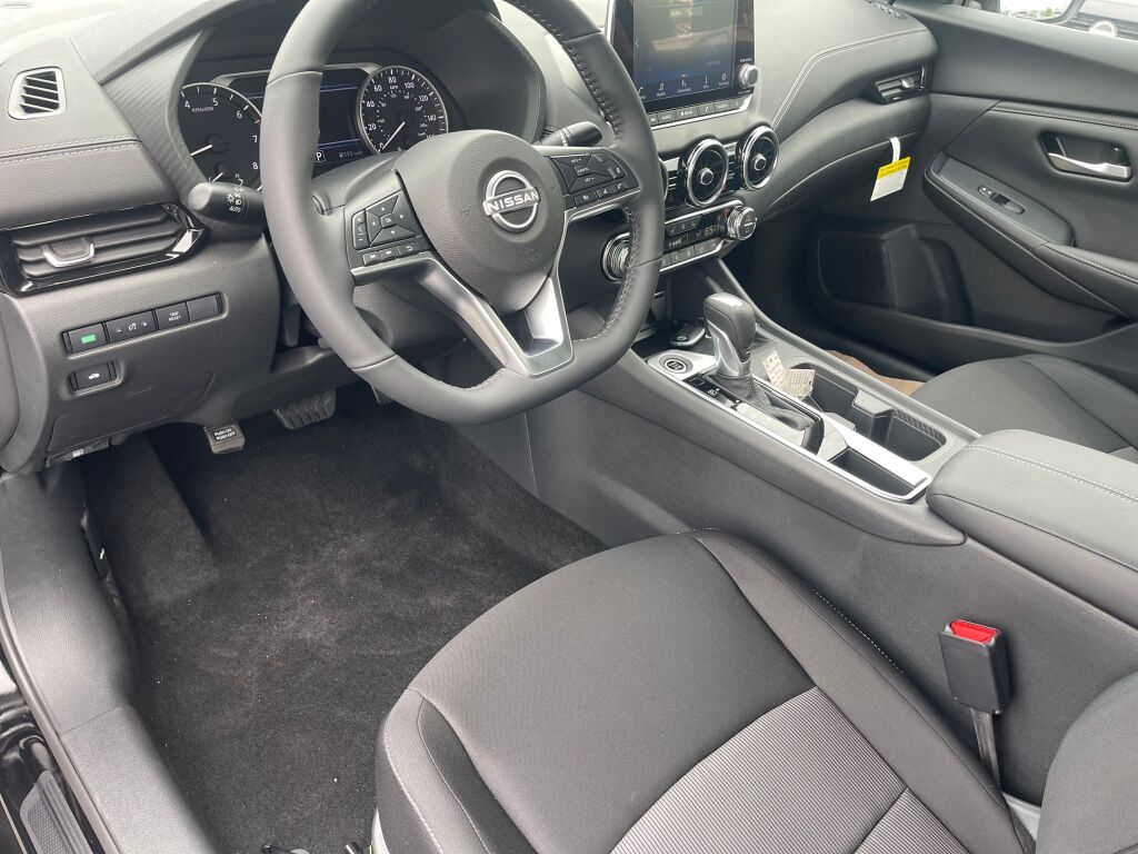 2025 Nissan Sentra SV photo 4