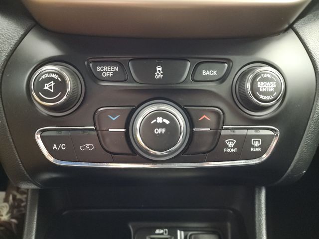 2016 Jeep Cherokee Latitude photo 26