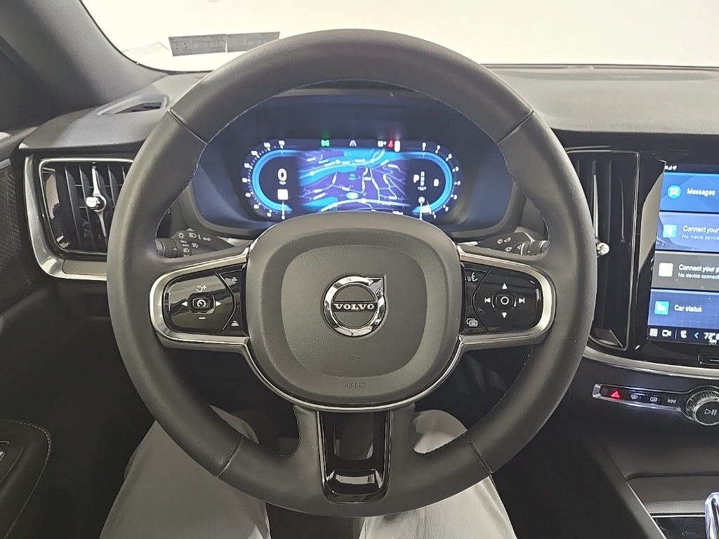 2024 Volvo S60 Plus's photo