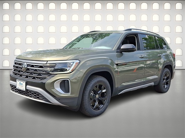 2025 Volkswagen Atlas Peak Edition SE photo 2