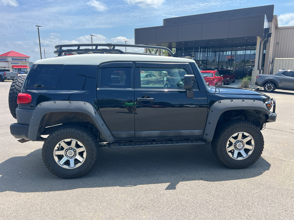 2014 Toyota FJ Cruiser Base photo 2