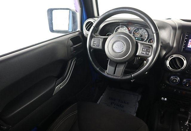 2015 Jeep Wrangler Unlimited Rubicon photo 16