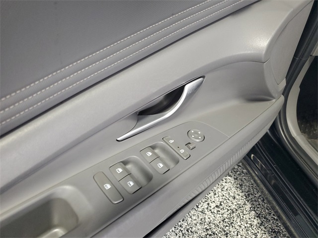 2022 Hyundai Elantra SEL Convenience photo 8