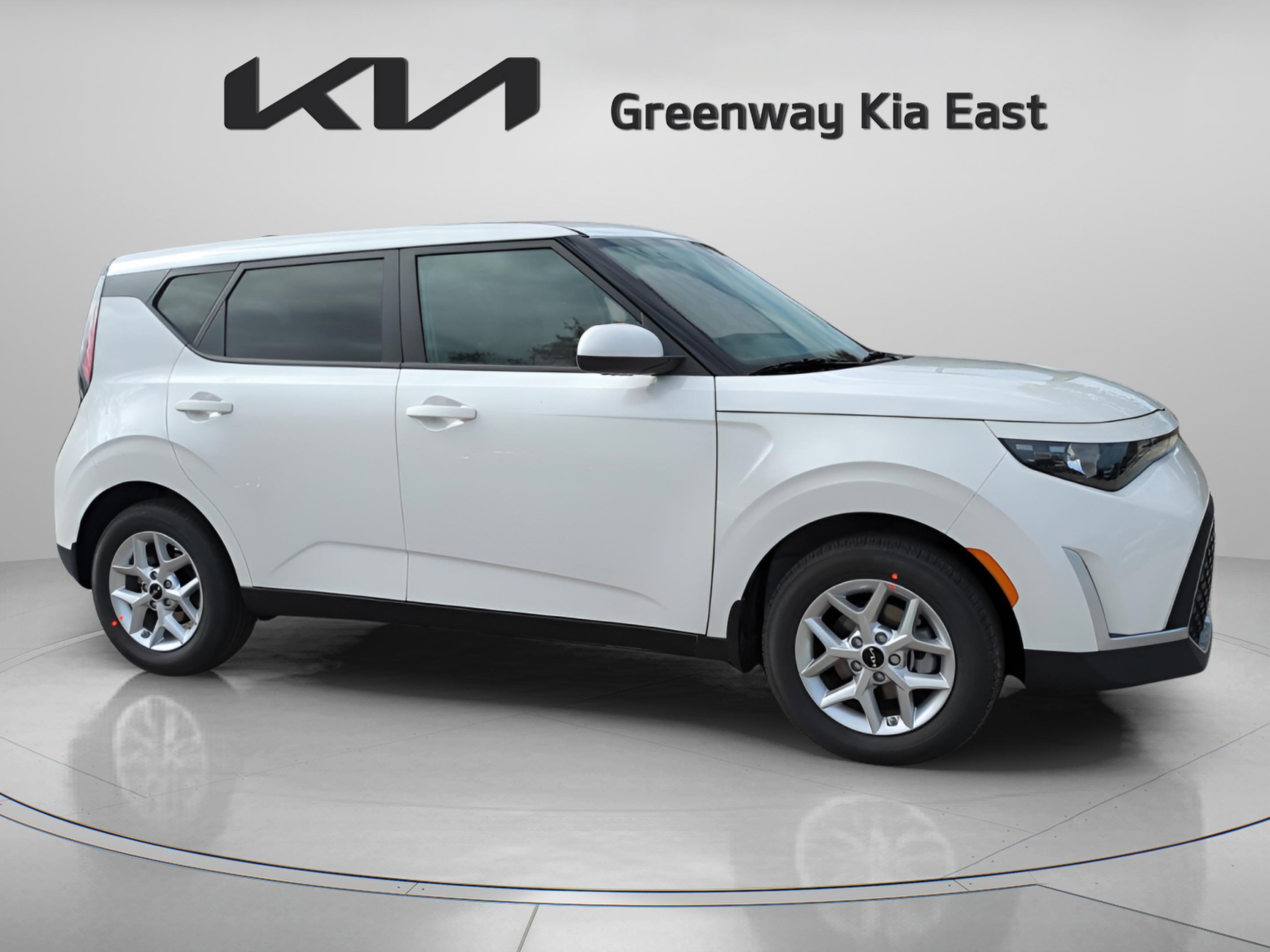 2025 Kia Soul LX's photo