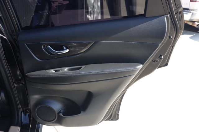 2018 Nissan Rogue SV photo 17