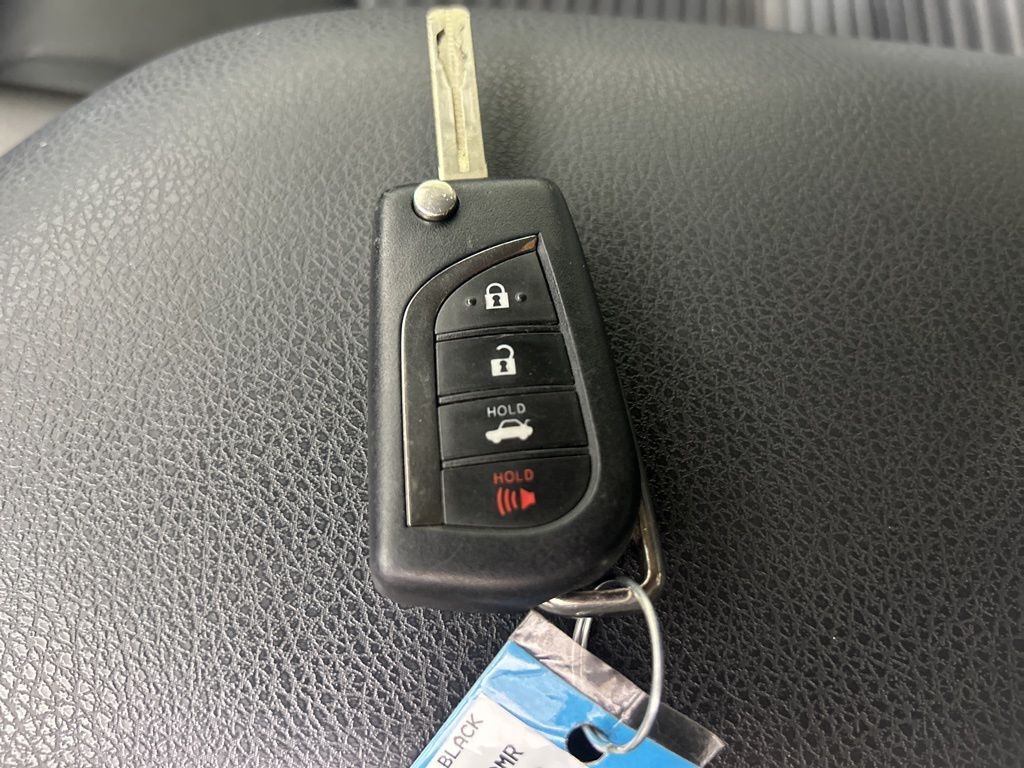 2021 Toyota Camry SE photo 31