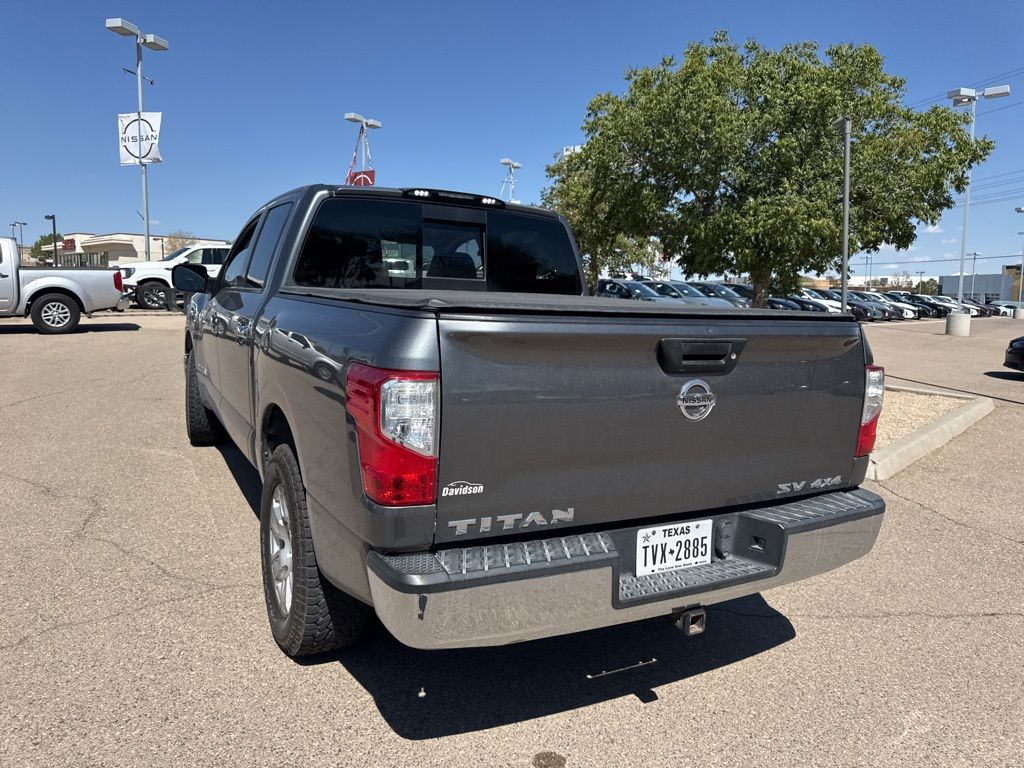 2017 Nissan Titan SV photo 3