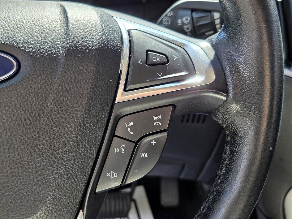2021 Ford Edge SEL photo 25