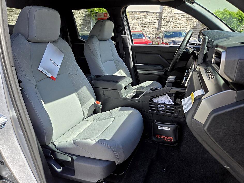 2025 Toyota Tacoma SR5 photo 17