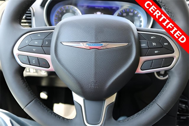 2023 Chrysler 300 Touring photo 16