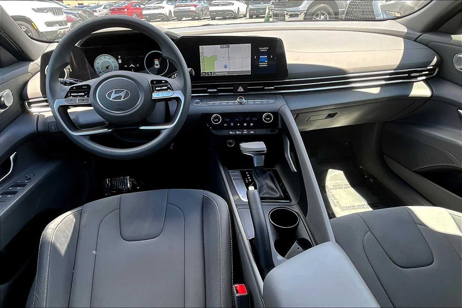 2024 Hyundai Elantra SEL photo 14