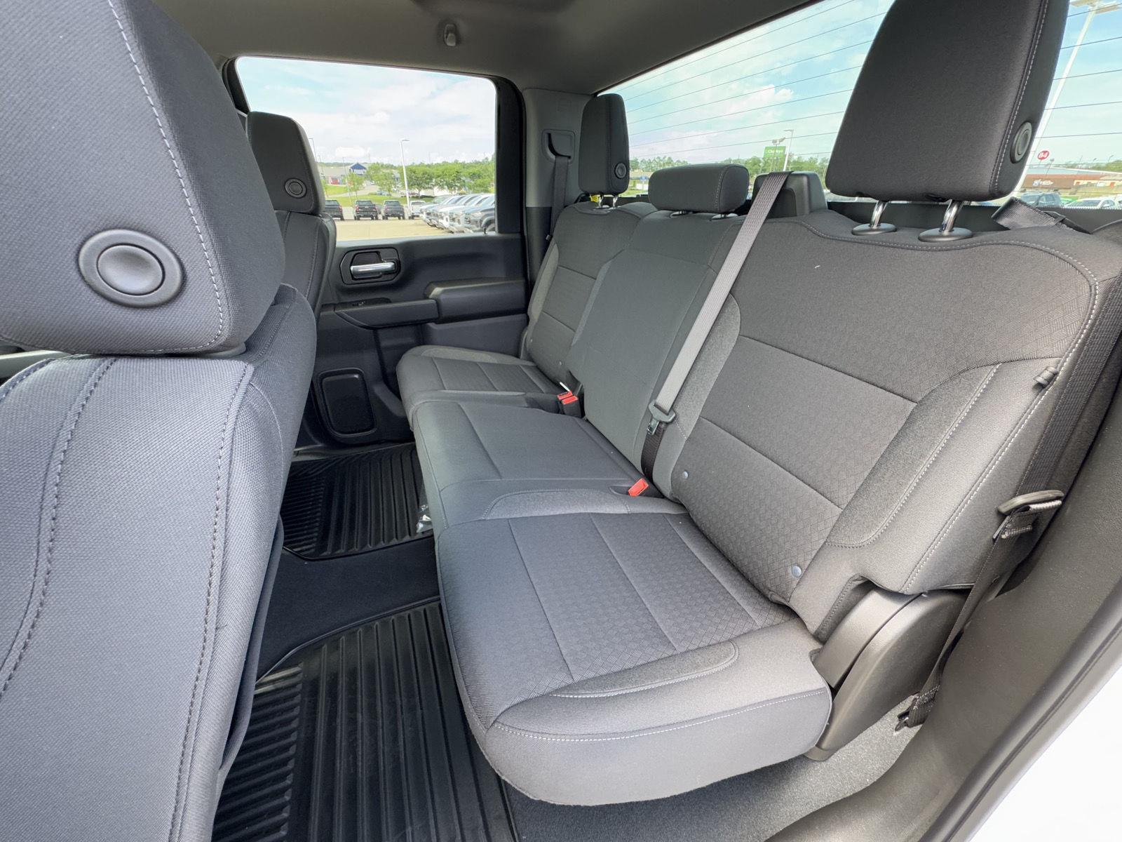 2025 Chevrolet Silverado 2500HD Custom photo 28