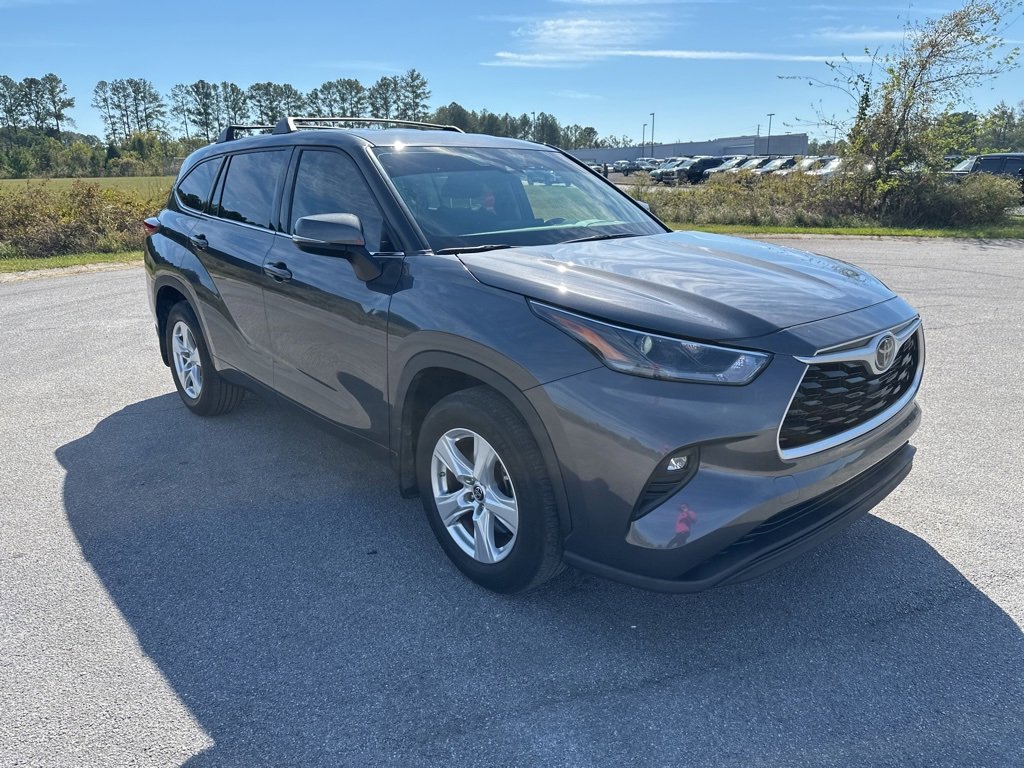 2021 Toyota Highlander LE photo 4