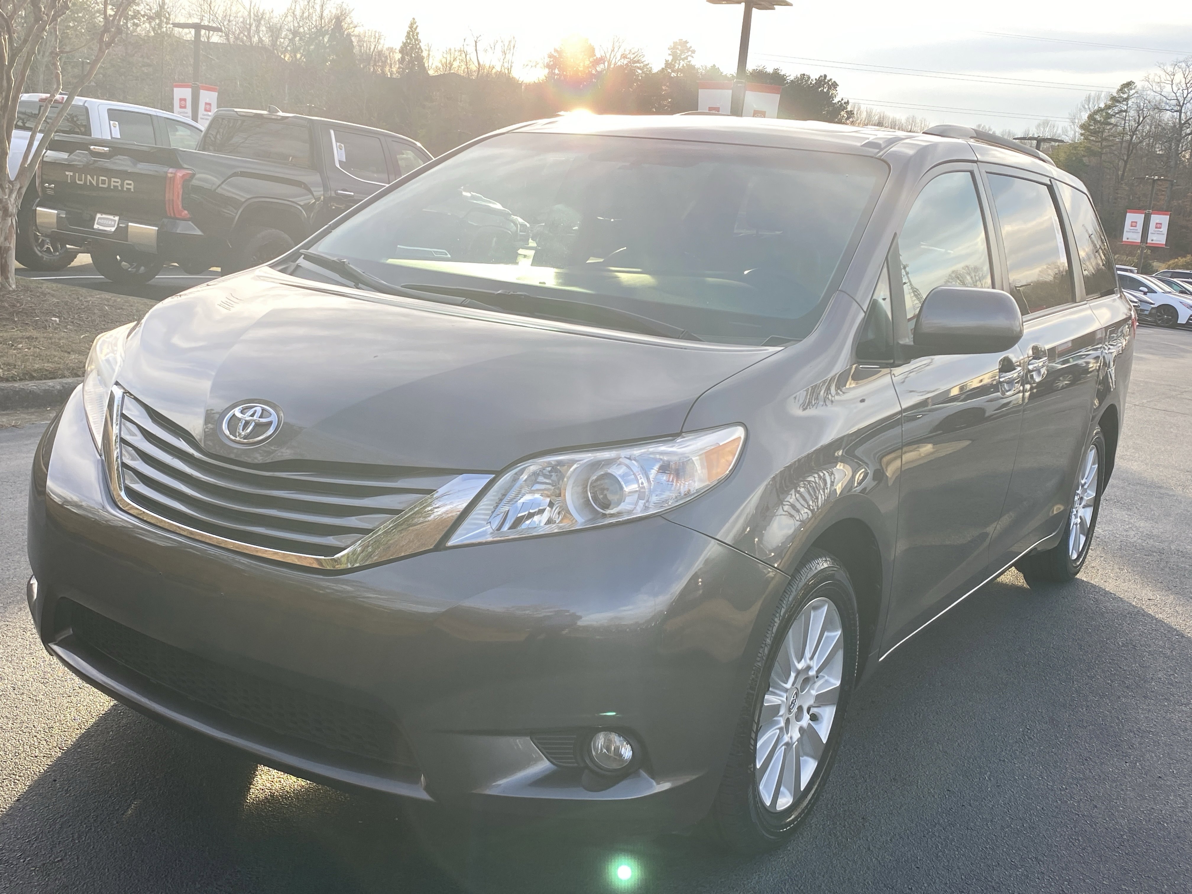 2015 Toyota Sienna XLE's photo