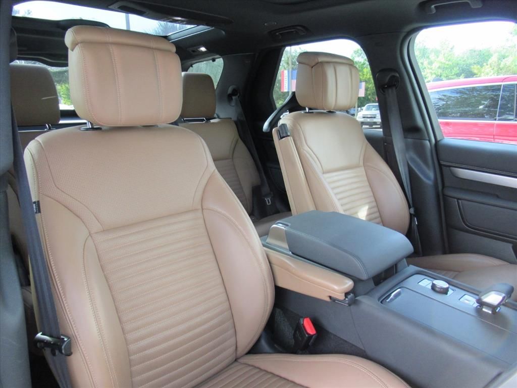 2024 Land Rover Discovery SE photo 7