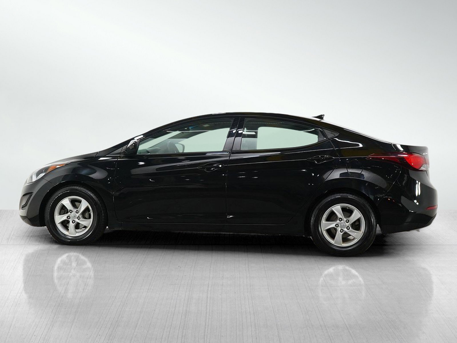 Used 2015 Hyundai Elantra SE with VIN 5NPDH4AE4FH607199 for sale in Minneapolis, Minnesota