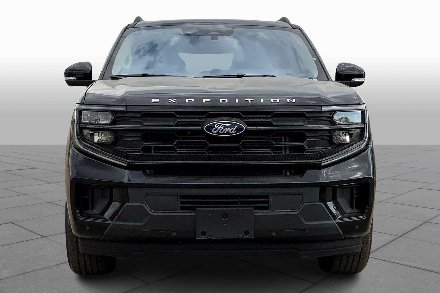 2025 Ford Expedition photo 2