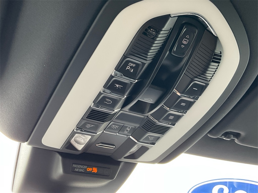 2023 Porsche Macan Base photo 24