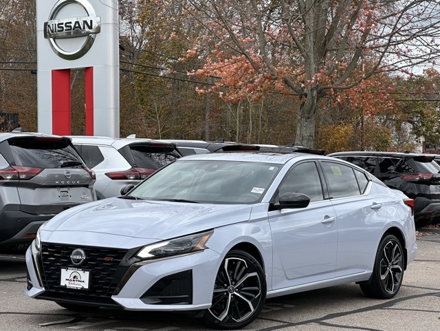 2023 Nissan Altima 2.5 SR photo 3