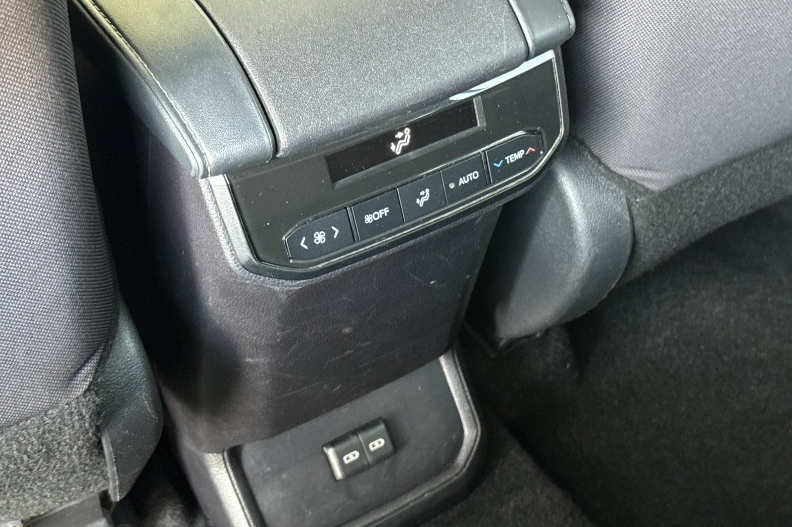 2024 Toyota Highlander LE photo 12