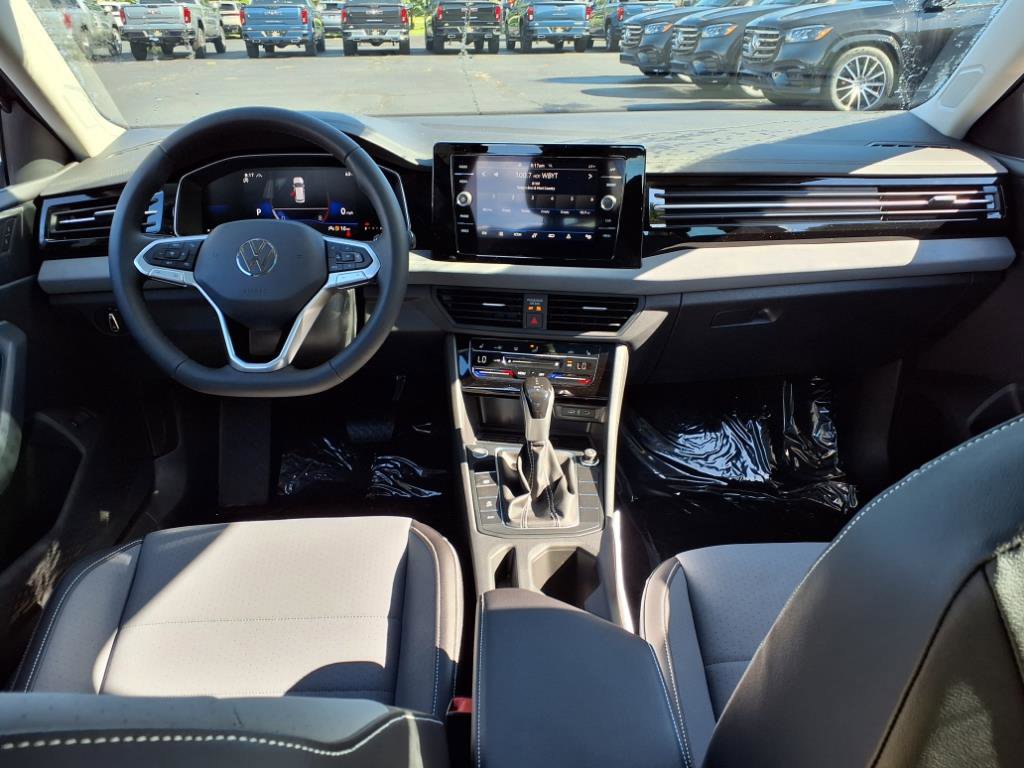 2025 Volkswagen Jetta SE photo 4