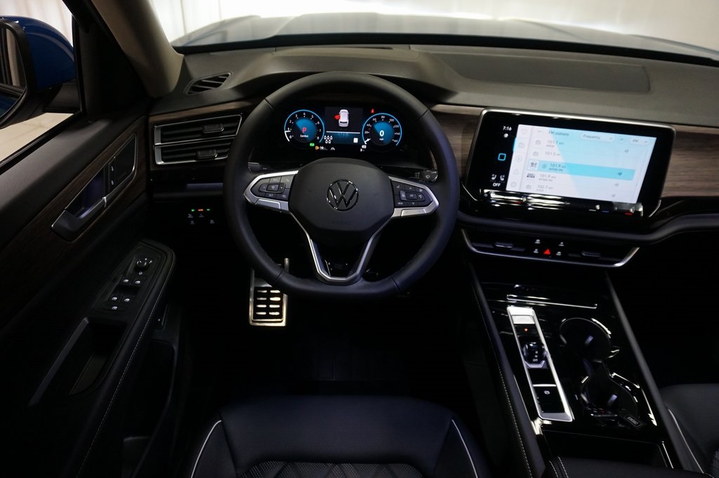 2025 Volkswagen Atlas SEL Premium R-Line photo 12