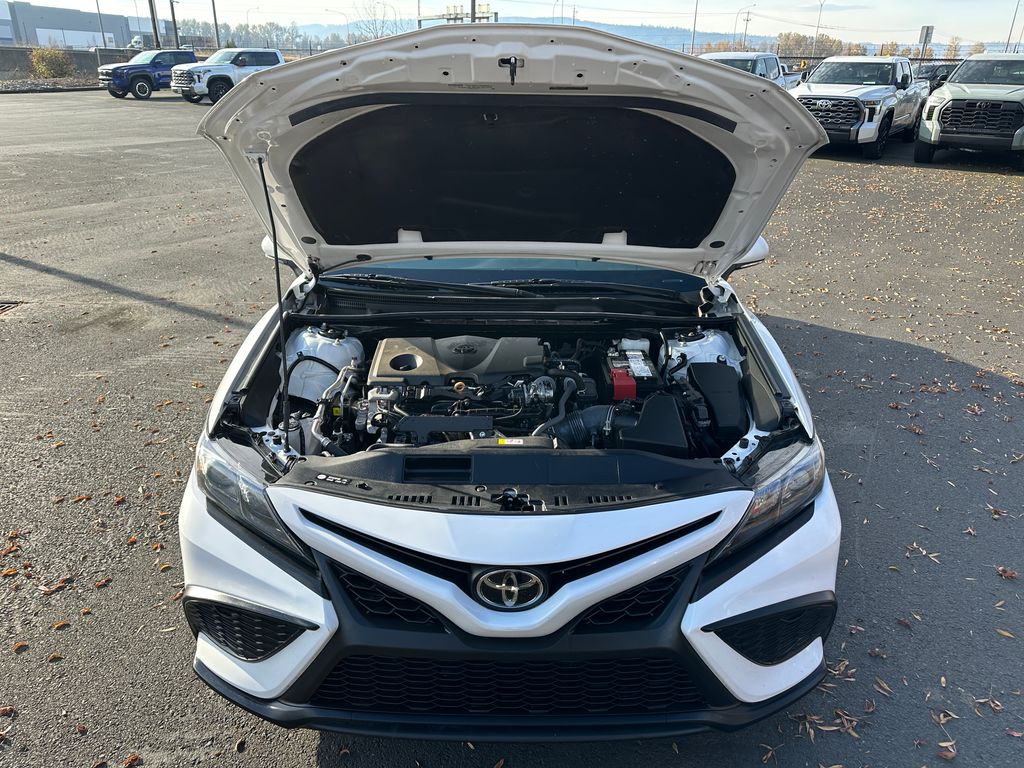 2023 Toyota Camry SE photo 4