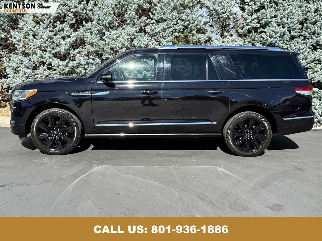 2022 Lincoln Navigator L Reserve photo 4