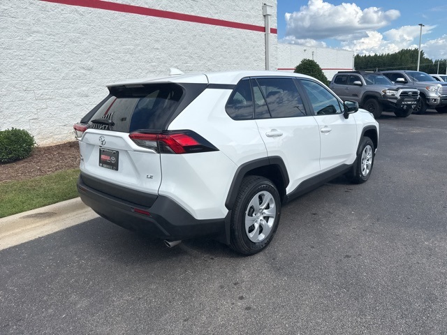 2025 Toyota RAV4 LE photo 4