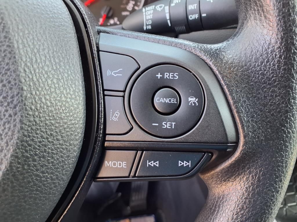 2022 Toyota RAV4 XLE photo 26