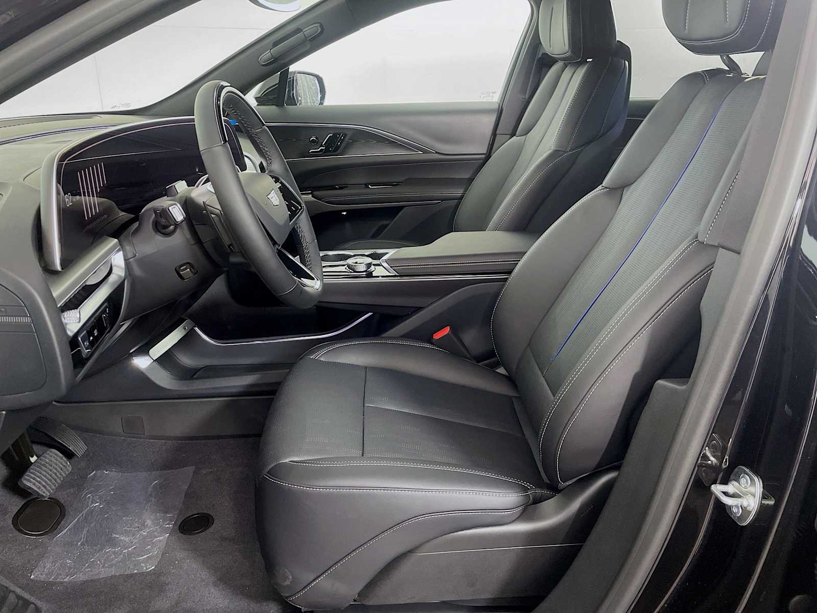 2026 Cadillac Lyriq Luxury photo 4