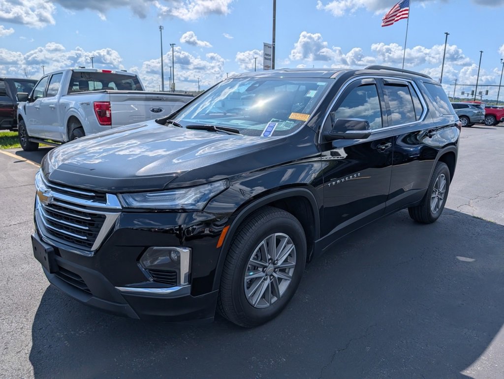 2023 Chevrolet Traverse Cloth 1LT photo 2