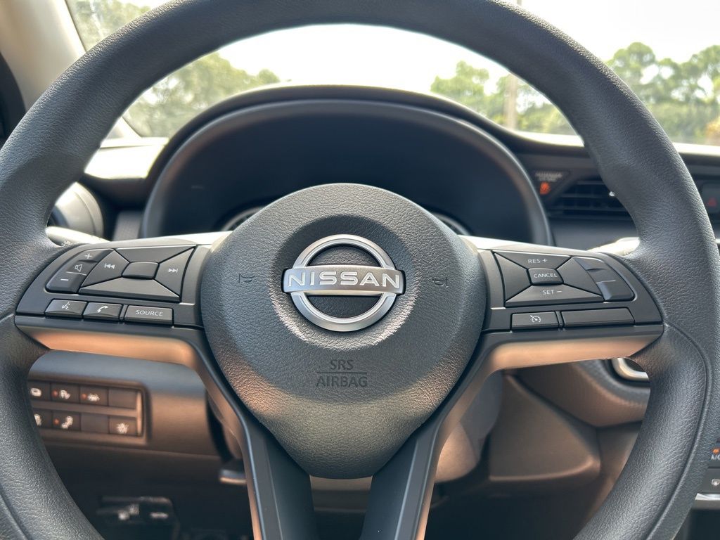 2025 Nissan Kicks Play S photo 15