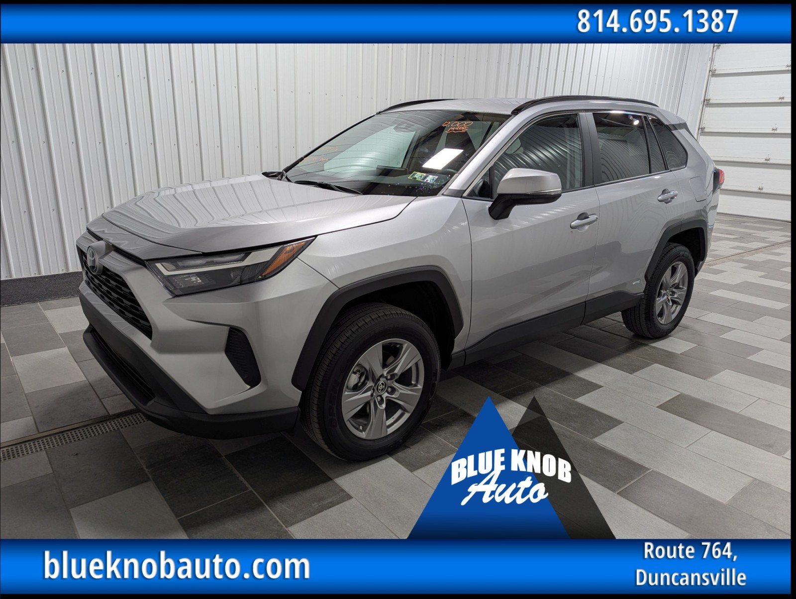 2025 Toyota RAV4 XLE's photo