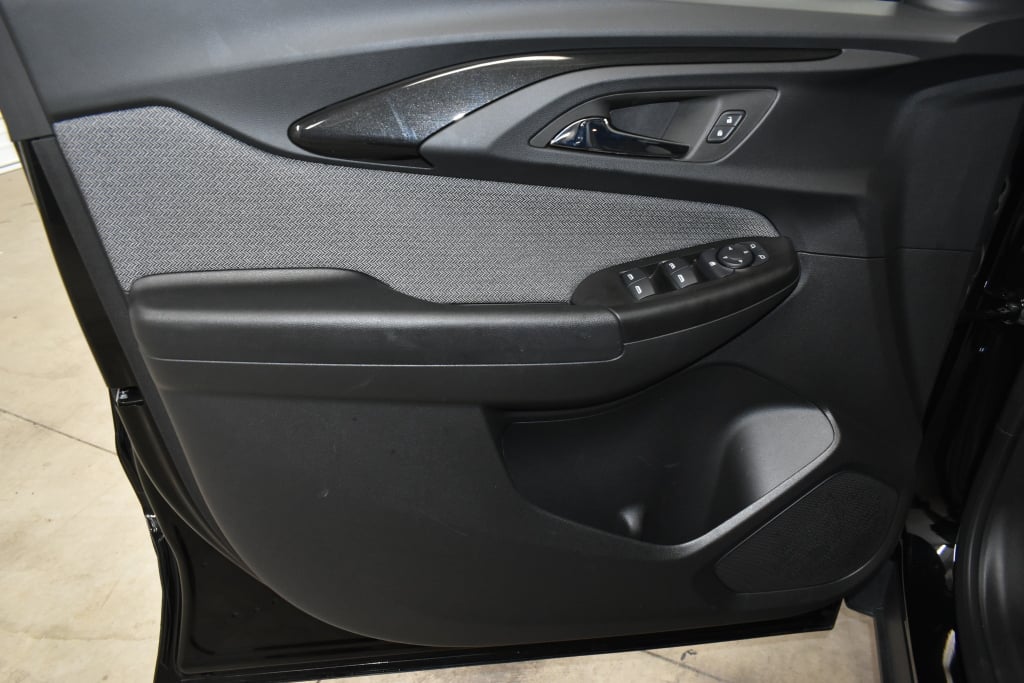 2023 Chevrolet Trailblazer LT photo 3