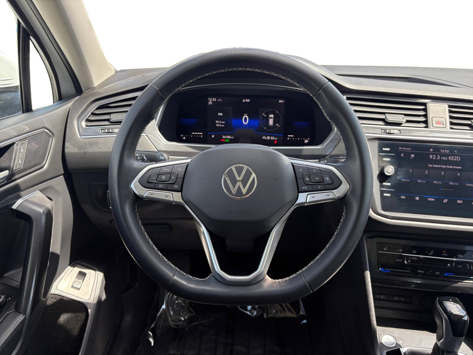 2022 Volkswagen Tiguan SE photo 3