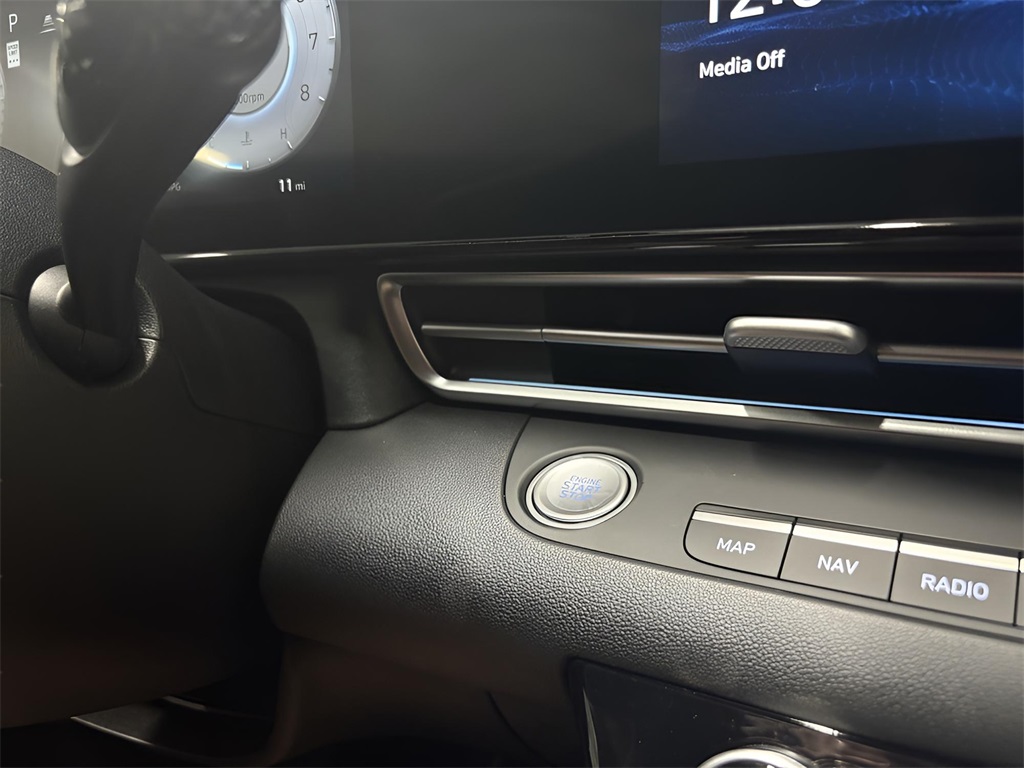 2025 Hyundai Elantra Limited photo 8