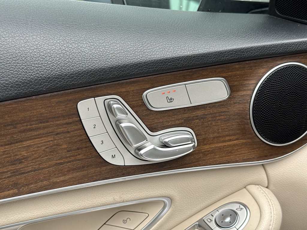 2020 Mercedes Benz C 300 photo 4