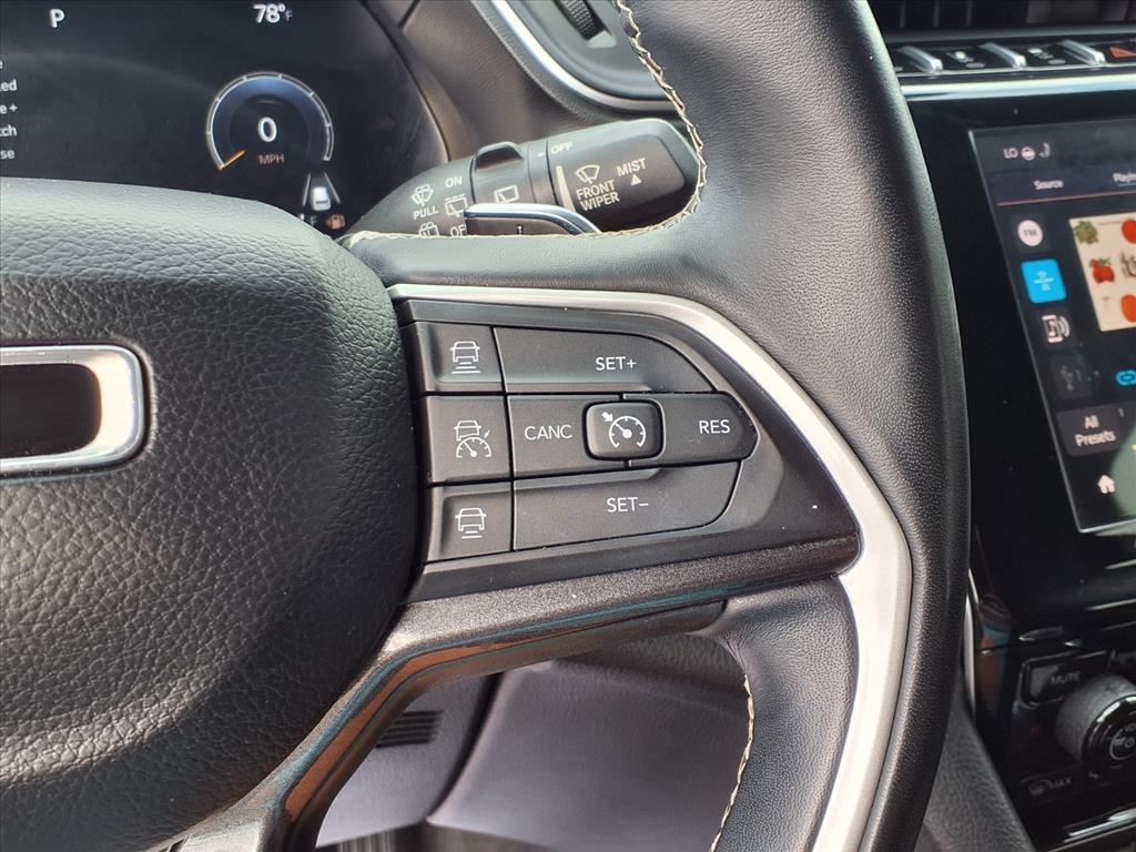 2022 Jeep Grand Cherokee Laredo photo 13