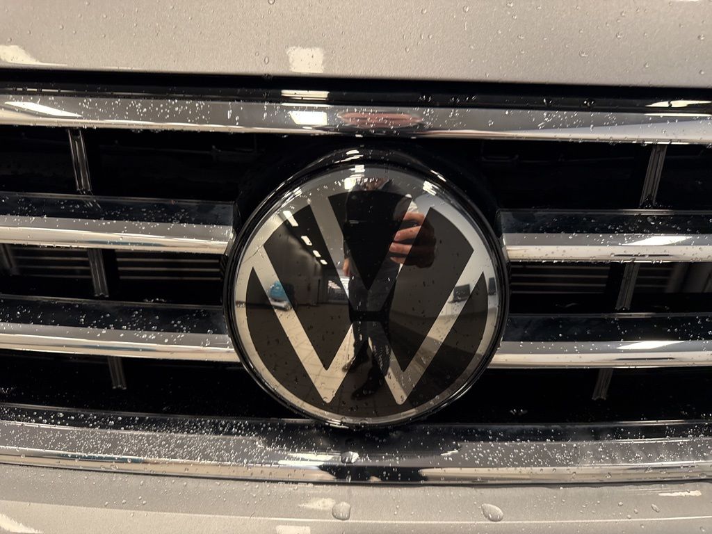 2024 Volkswagen Tiguan SE Wolfsburg Edition photo 3