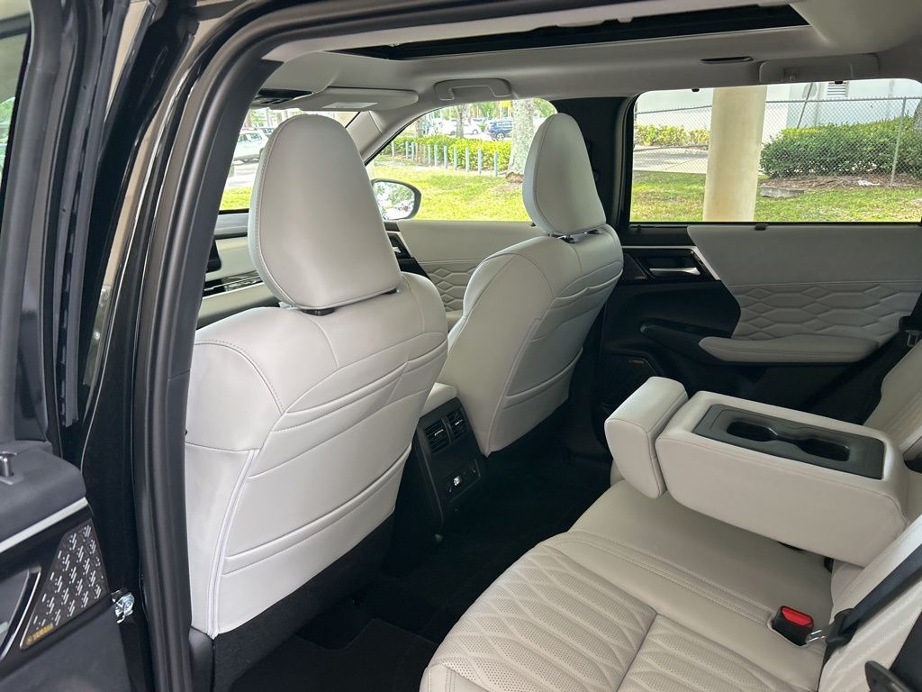 2025 Mitsubishi Outlander Black Edition photo 34