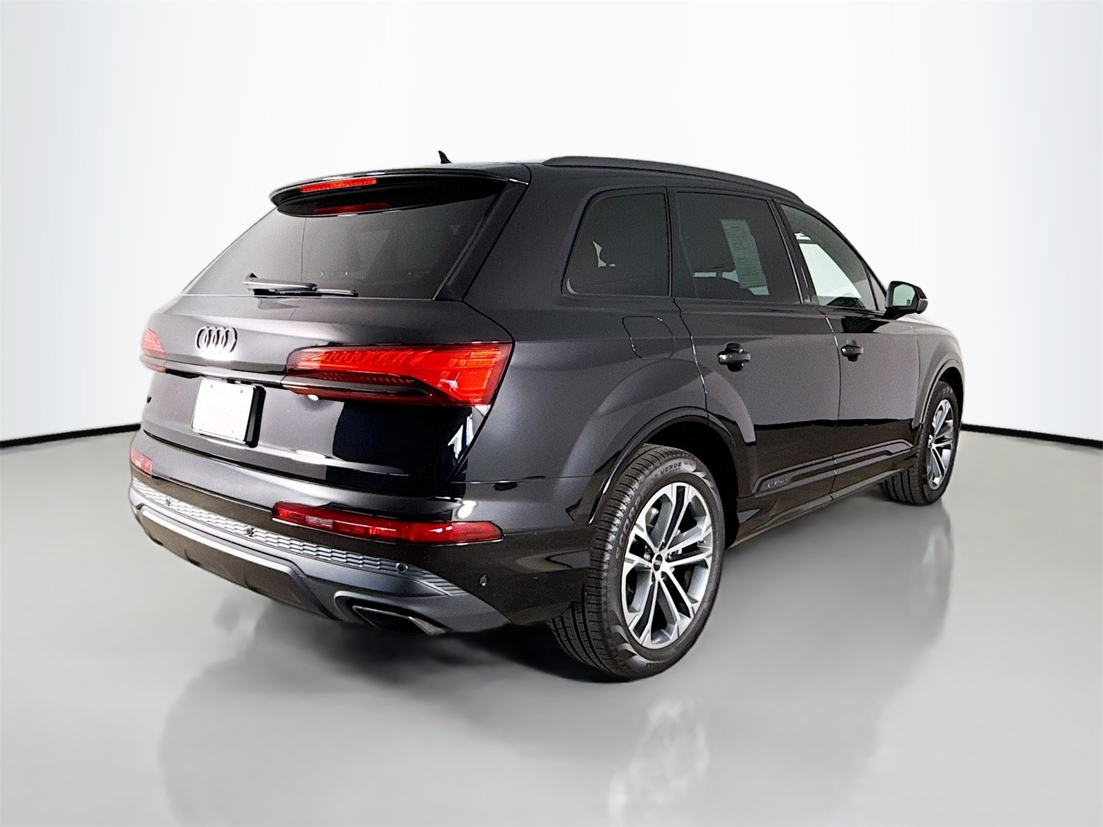 2025 Audi Q7 45 Premium Plus photo 4
