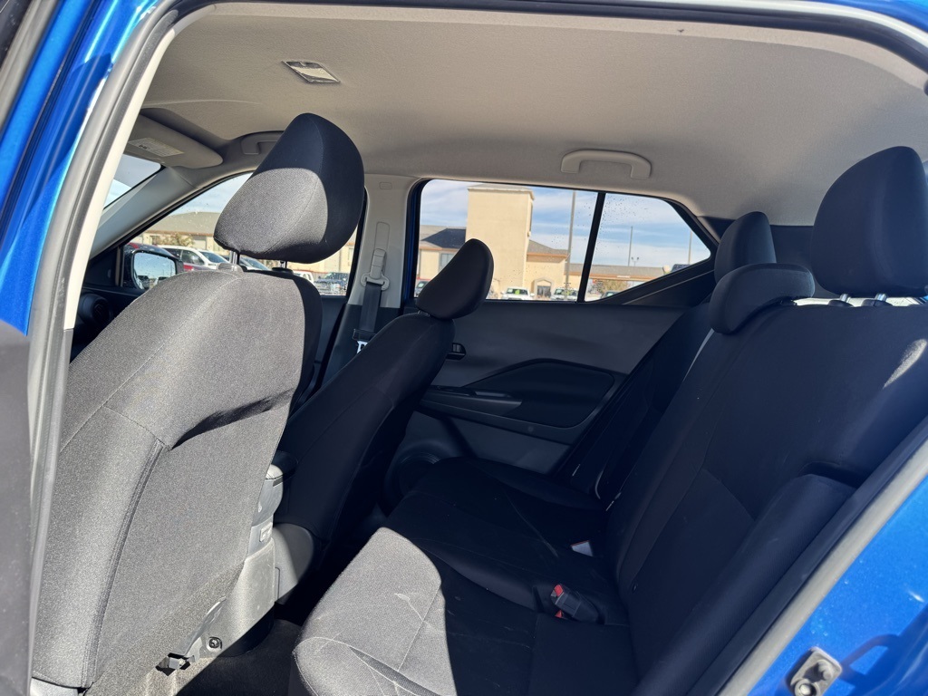 2023 Nissan Kicks S photo 2