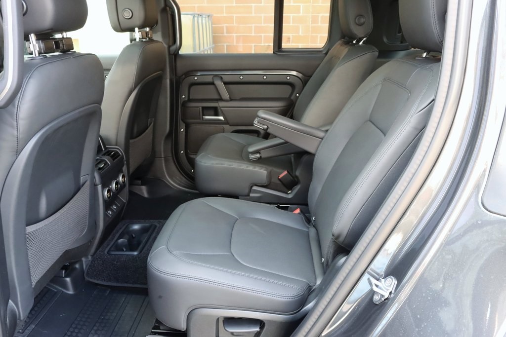 2025 LAND ROVER DEFENDER - Image 30