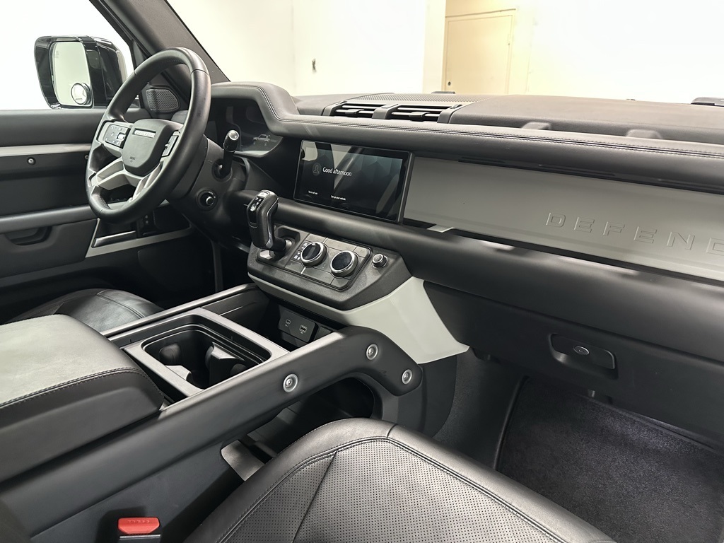 2024 Land Rover Defender 110 S photo 13