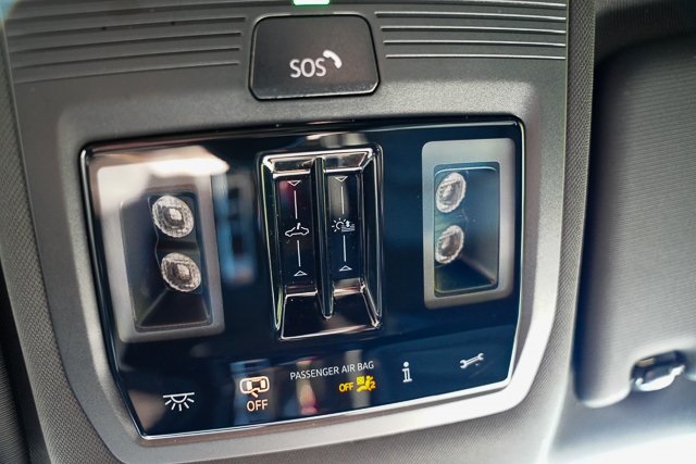 2024 Volkswagen Atlas Cross Sport SEL R-Line photo 19
